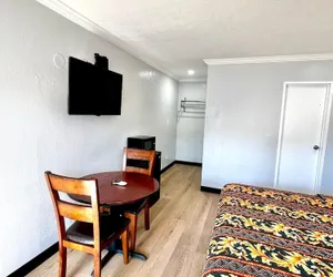 Photo 4 - Aqua Inn Motel