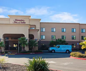 Photo 2 - Hampton Inn & Suites Oakland Airport-Alameda