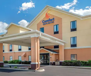 Photo 2 - Comfort Inn & Suites Muncie