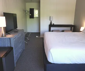 Photo 5 - Anchorage Motel