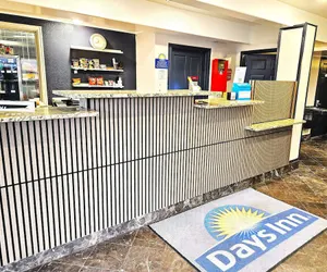 Photo 4 - Days Inn by Wyndham Denver Downtown