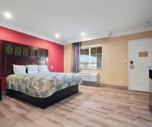 Photo 4 - Santa Fe Inn Los Angeles