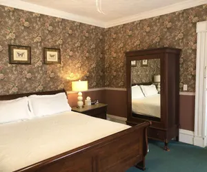 Photo 4 - Rogues' Harbor Inn
