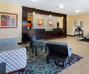 Photo 4 - La Quinta Inn & Suites by Wyndham Morgan City