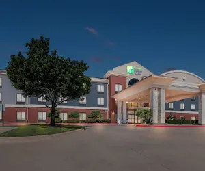 Photo 2 - Holiday Inn Express & Suites Perry by IHG