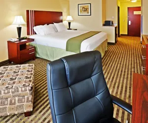 Photo 5 - Holiday Inn Express Hotel & Suites Perry, an IHG Hotel