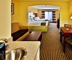 Photo 3 - Holiday Inn Express Hotel & Suites Perry by IHG