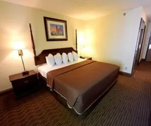 Photo 3 - Waterfront Inn - Mackinaw City