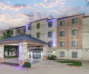 Photo 2 - Holiday Inn Express & Suites Granbury by IHG