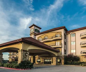 Photo 2 - La Quinta Inn & Suites by Wyndham Marble Falls