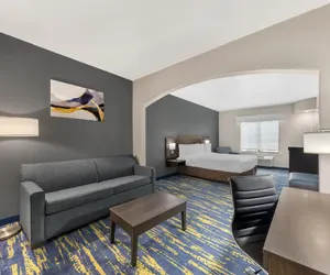 Photo 2 - Best Western Sea World/Lackland AFB NW Hotel & Suites