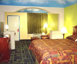 Photo 3 - Regency Inn