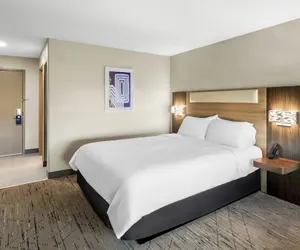 Photo 4 - Holiday Inn Express Hotel & Suites Council Bluffs - Conv Ctr by IHG