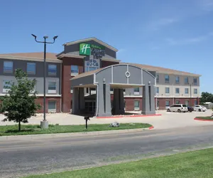 Photo 2 - Holiday Inn Express Hotel & Suites Shamrock North, an IHG Hotel