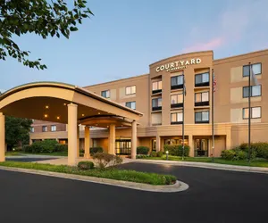 Photo 2 - Courtyard by Marriott Richmond North