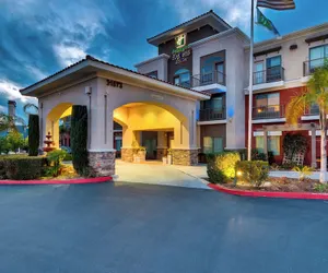 Photo 2 - Holiday Inn Express & Suites, Lake Elsinore by IHG