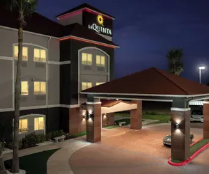 Photo 2 - La Quinta Inn & Suites by Wyndham Raymondville