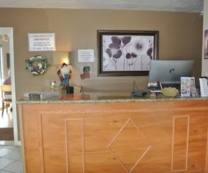 Photo 5 - Vino Inn & Suites