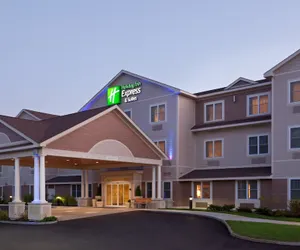 Photo 2 - Holiday Inn Express Hotel & Suites Tilton - Lakes Region, an IHG Hotel