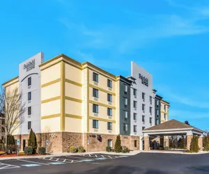 Photo 2 - Fairfield Inn & Suites by Marriott Greensboro Coliseum Area