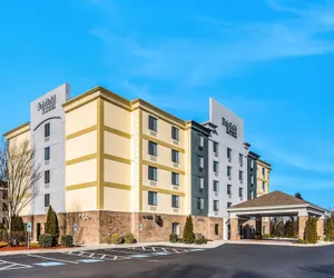 Photo 2 - Fairfield Inn & Suites by Marriott Greensboro Coliseum Area