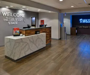 Photo 5 - Hampton Inn & Suites Las Vegas Airport