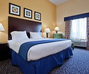 Photo 4 - Holiday Inn Express & Suites Akron Regional Airport Area by IHG