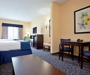 Photo 5 - Holiday Inn Express & Suites Akron Regional Airport Area by IHG