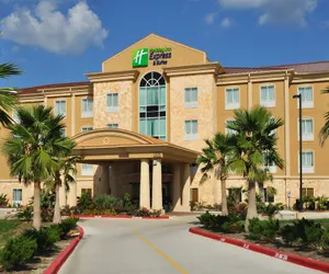 Photo 2 - Holiday Inn Express Hotel & Suites Huntsville, an IHG Hotel