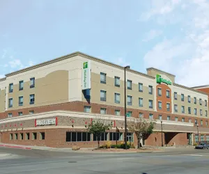 Photo 2 - Holiday Inn Omaha Downtown - Waterpark, an IHG Hotel