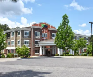 Photo 2 - Holiday Inn Express Hotel & Suites Southern Pines, an IHG Hotel