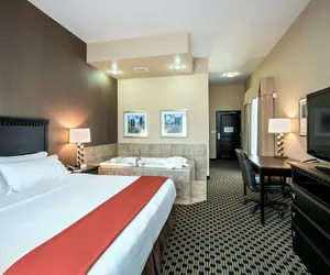 Photo 5 - Holiday Inn Express & Suites Green Bay East by IHG