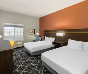 Photo 4 - La Quinta Inn & Suites by Wyndham Olathe