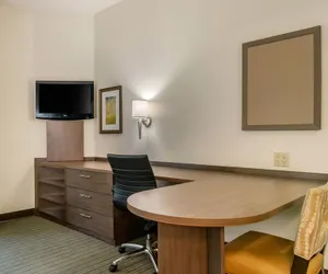 Photo 4 - Candlewood Suites Fort Myers Sanibel Gateway, an IHG Hotel