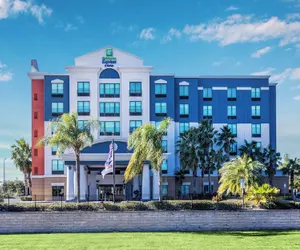 Photo 2 - Holiday Inn Express & Suites, International Drive by IHG