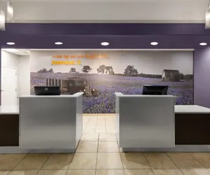 Photo 4 - La Quinta Inn & Suites by Wyndham Brownwood