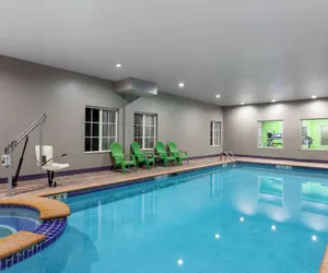 Photo 2 - La Quinta Inn & Suites by Wyndham Huntsville Airport Madison