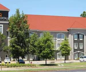 Photo 2 - La Quinta Inn & Suites by Wyndham Huntsville Airport Madison