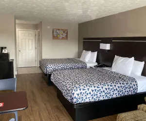 Photo 5 - Econo Lodge Sevierville-Pigeon Forge on the River