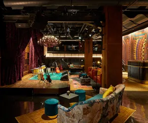 Photo 2 - Hutton Hotel