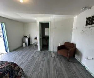 Photo 5 - Base Motel By OYO South Tampa