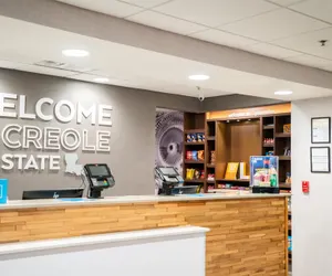 Photo 2 - Hampton Inn Gonzales