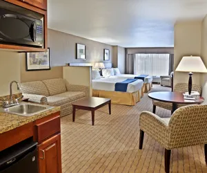 Photo 5 - Holiday Inn Express Hotel & Suites Vancouver Mall, an IHG Hotel