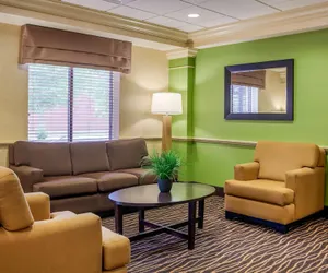 Photo 5 - Sleep Inn & Suites Milwaukee Airport
