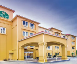 Photo 2 - La Quinta Inn & Suites by Wyndham Atlanta-Union City