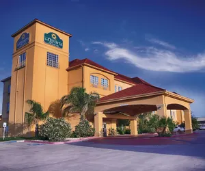 Photo 2 - La Quinta Inn & Suites by Wyndham Alice