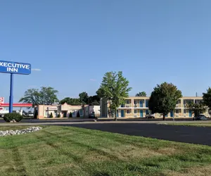 Photo 2 - Executive Inn