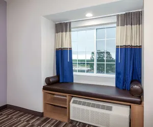 Photo 4 - Microtel Inn & Suites by Wyndham College Station