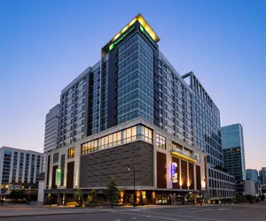 Photo 2 - Holiday Inn & Suites Nashville Downtown - Broadway by IHG