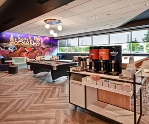 Photo 5 - Tru by Hilton Louisville Airport